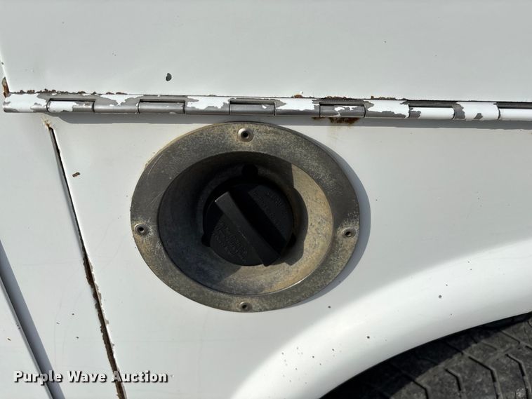 image for item EN5548 2019 Chevrolet Silverado 2500HD Double Cab utility bed pickup truck