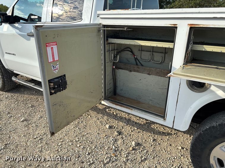 image for item EN5548 2019 Chevrolet Silverado 2500HD Double Cab utility bed pickup truck