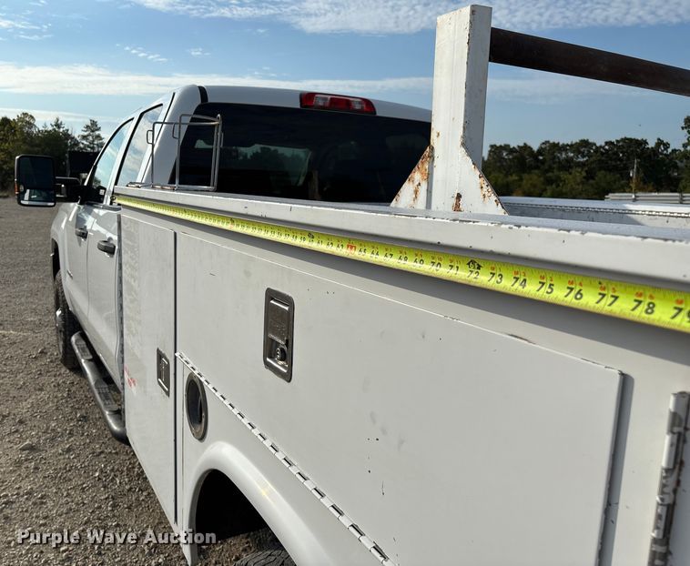 image for item EN5548 2019 Chevrolet Silverado 2500HD Double Cab utility bed pickup truck