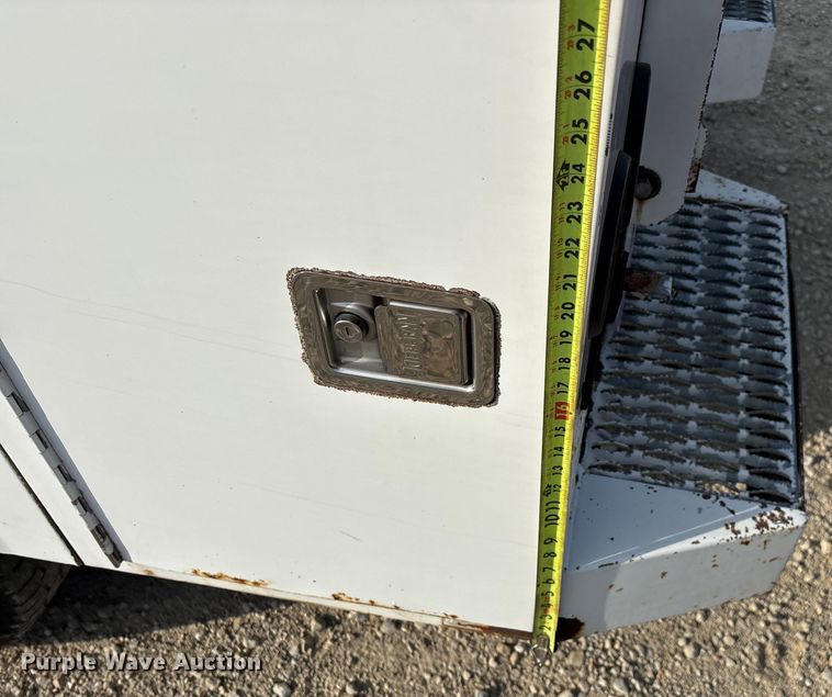 image for item EN5548 2019 Chevrolet Silverado 2500HD Double Cab utility bed pickup truck