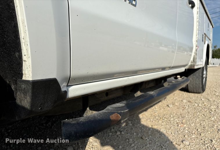 image for item EN5548 2019 Chevrolet Silverado 2500HD Double Cab utility bed pickup truck