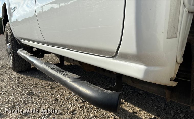 image for item EN5548 2019 Chevrolet Silverado 2500HD Double Cab utility bed pickup truck