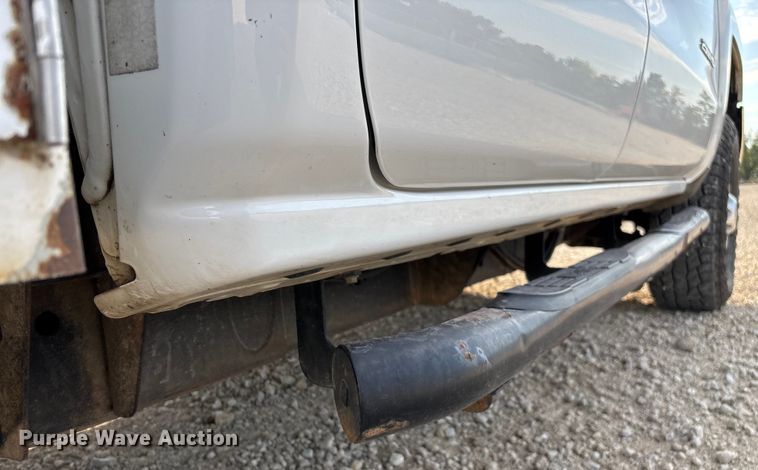 image for item EN5548 2019 Chevrolet Silverado 2500HD Double Cab utility bed pickup truck