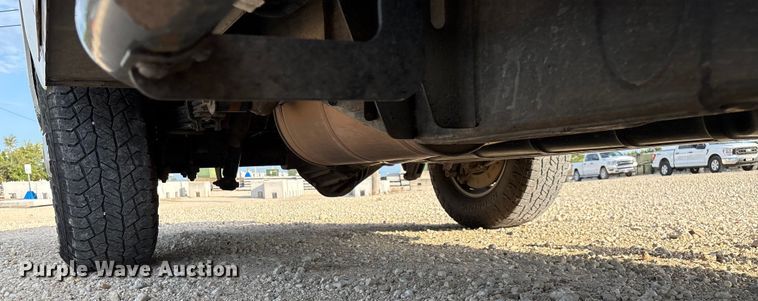 image for item EN5548 2019 Chevrolet Silverado 2500HD Double Cab utility bed pickup truck