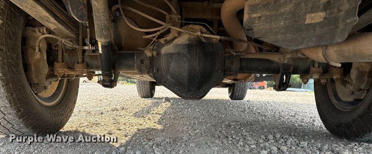 image for item EN5548 2019 Chevrolet Silverado 2500HD Double Cab utility bed pickup truck