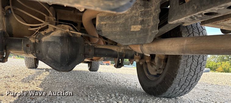 image for item EN5548 2019 Chevrolet Silverado 2500HD Double Cab utility bed pickup truck