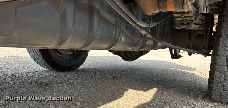 image for item EN5548 2019 Chevrolet Silverado 2500HD Double Cab utility bed pickup truck