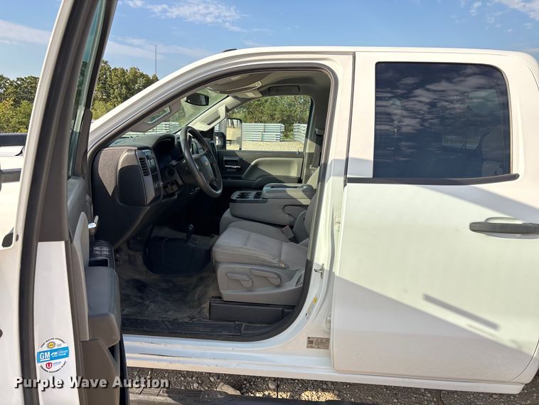 image for item EN5548 2019 Chevrolet Silverado 2500HD Double Cab utility bed pickup truck