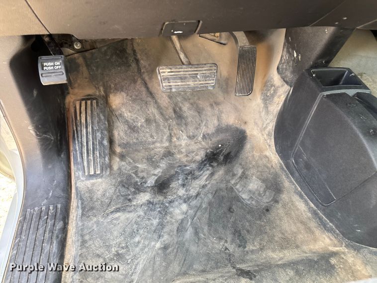 image for item EN5548 2019 Chevrolet Silverado 2500HD Double Cab utility bed pickup truck