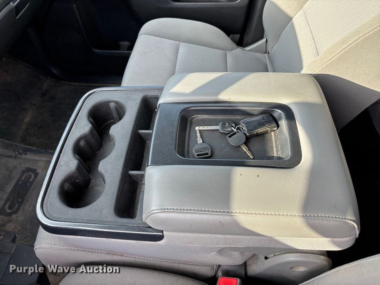 image for item EN5548 2019 Chevrolet Silverado 2500HD Double Cab utility bed pickup truck