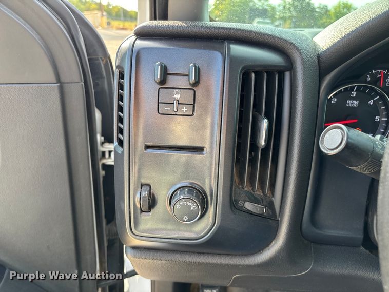 image for item EN5548 2019 Chevrolet Silverado 2500HD Double Cab utility bed pickup truck