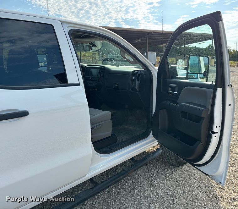 image for item EN5548 2019 Chevrolet Silverado 2500HD Double Cab utility bed pickup truck