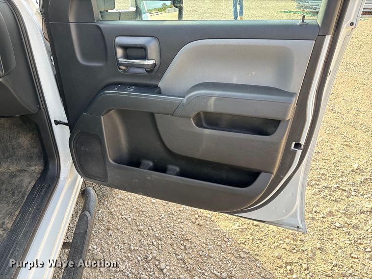 image for item EN5548 2019 Chevrolet Silverado 2500HD Double Cab utility bed pickup truck