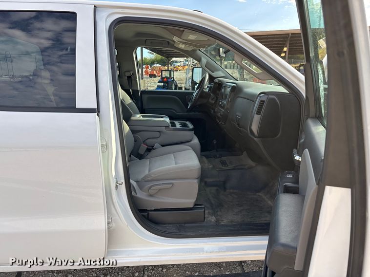 image for item EN5548 2019 Chevrolet Silverado 2500HD Double Cab utility bed pickup truck