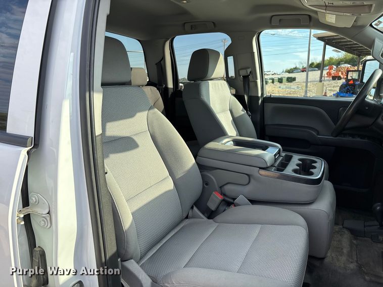 image for item EN5548 2019 Chevrolet Silverado 2500HD Double Cab utility bed pickup truck