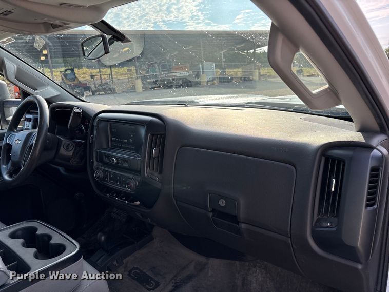 image for item EN5548 2019 Chevrolet Silverado 2500HD Double Cab utility bed pickup truck