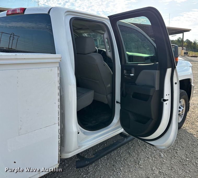 image for item EN5548 2019 Chevrolet Silverado 2500HD Double Cab utility bed pickup truck
