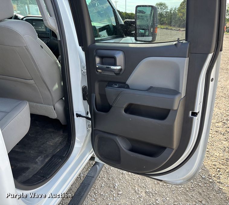 image for item EN5548 2019 Chevrolet Silverado 2500HD Double Cab utility bed pickup truck