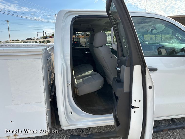 image for item EN5548 2019 Chevrolet Silverado 2500HD Double Cab utility bed pickup truck