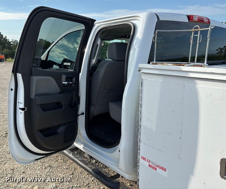 image for item EN5548 2019 Chevrolet Silverado 2500HD Double Cab utility bed pickup truck