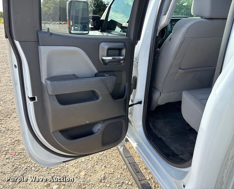 image for item EN5548 2019 Chevrolet Silverado 2500HD Double Cab utility bed pickup truck