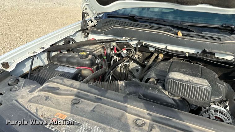 image for item EN5548 2019 Chevrolet Silverado 2500HD Double Cab utility bed pickup truck