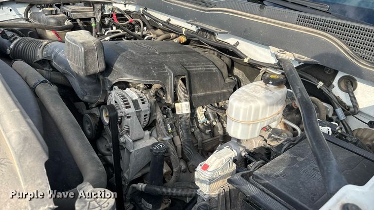 image for item EN5548 2019 Chevrolet Silverado 2500HD Double Cab utility bed pickup truck