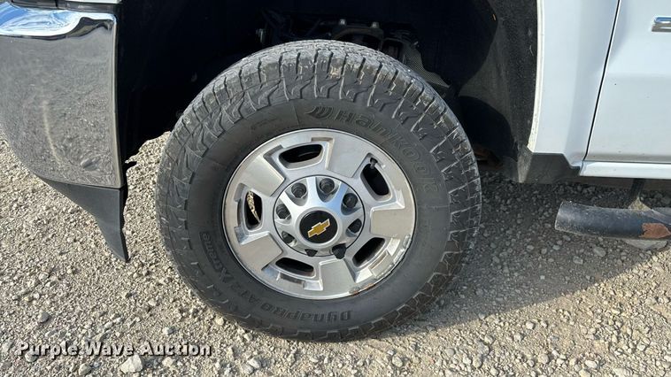 image for item EN5548 2019 Chevrolet Silverado 2500HD Double Cab utility bed pickup truck