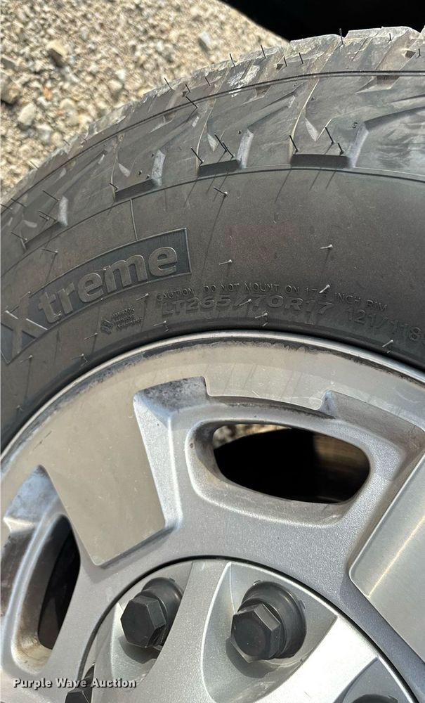 image for item EN5548 2019 Chevrolet Silverado 2500HD Double Cab utility bed pickup truck