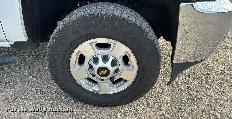 image for item EN5548 2019 Chevrolet Silverado 2500HD Double Cab utility bed pickup truck