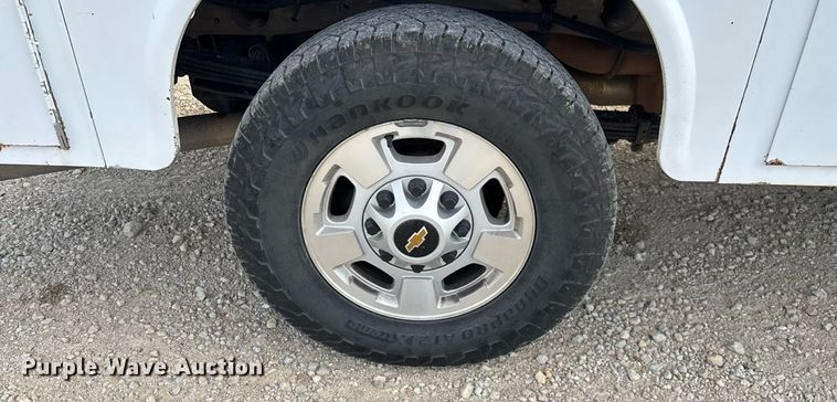 image for item EN5548 2019 Chevrolet Silverado 2500HD Double Cab utility bed pickup truck