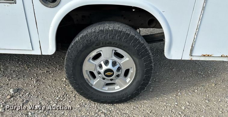 image for item EN5548 2019 Chevrolet Silverado 2500HD Double Cab utility bed pickup truck