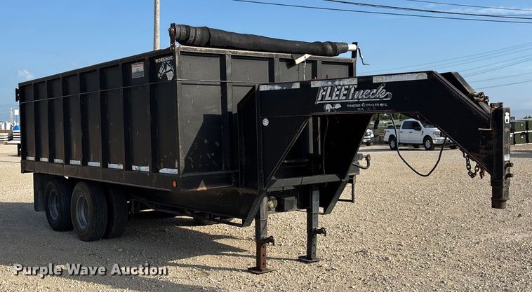 image for item EN5549 2004 Diamond C  dump trailer