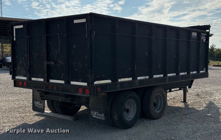 image for item EN5549 2004 Diamond C  dump trailer