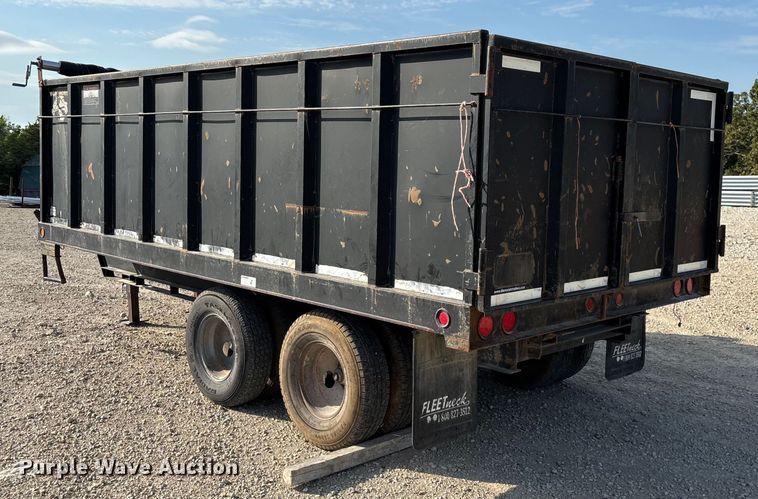 image for item EN5549 2004 Diamond C  dump trailer