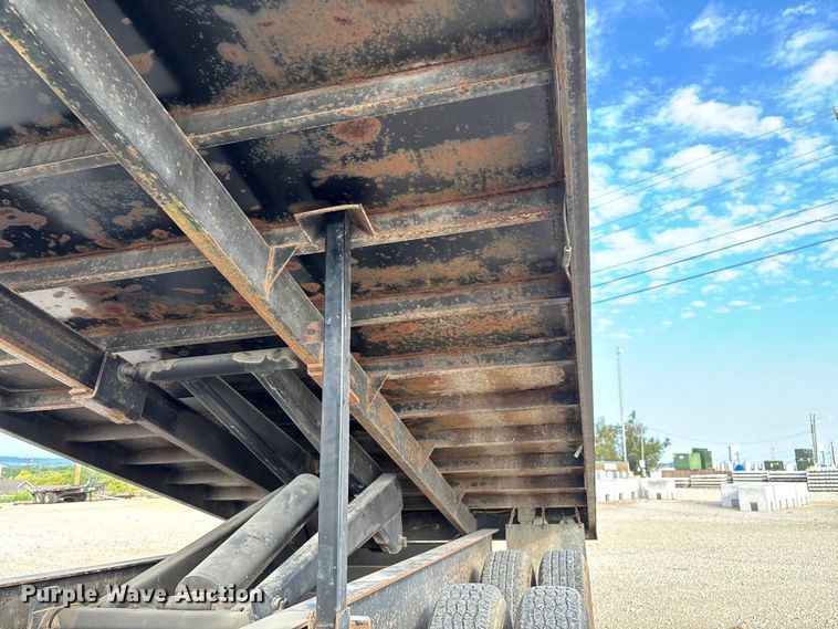 image for item EN5549 2004 Diamond C  dump trailer