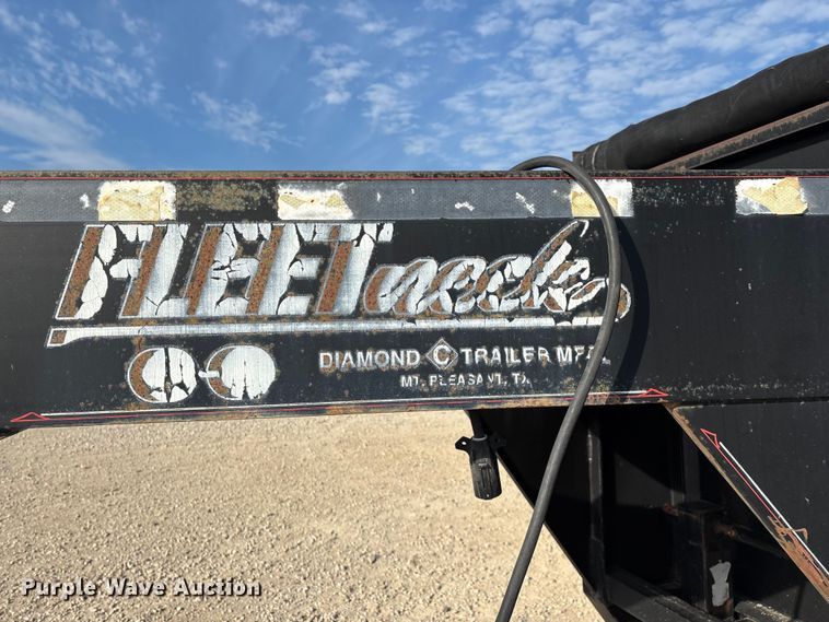 image for item EN5549 2004 Diamond C  dump trailer