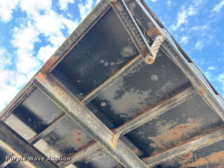 image for item EN5549 2004 Diamond C  dump trailer