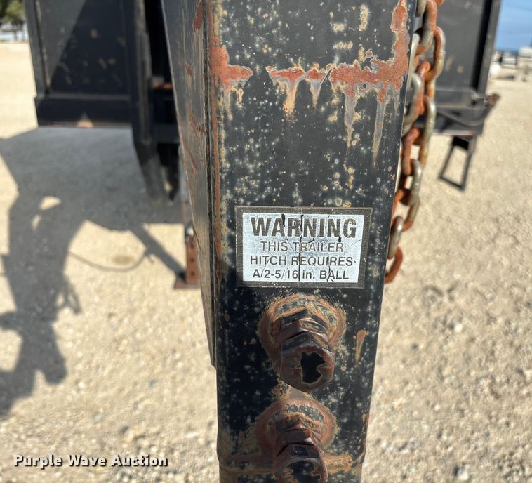 image for item EN5549 2004 Diamond C  dump trailer