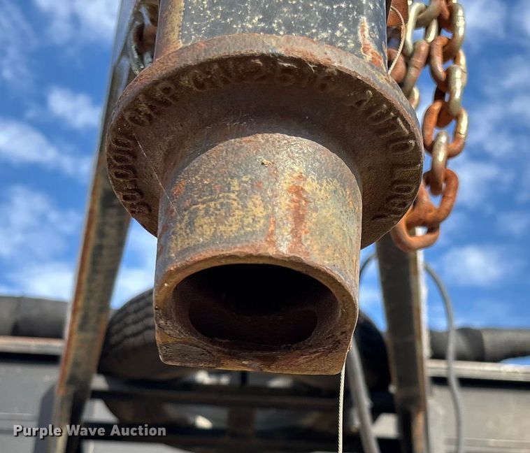 image for item EN5549 2004 Diamond C  dump trailer