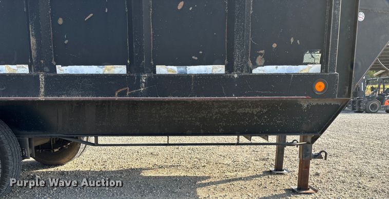 image for item EN5549 2004 Diamond C  dump trailer