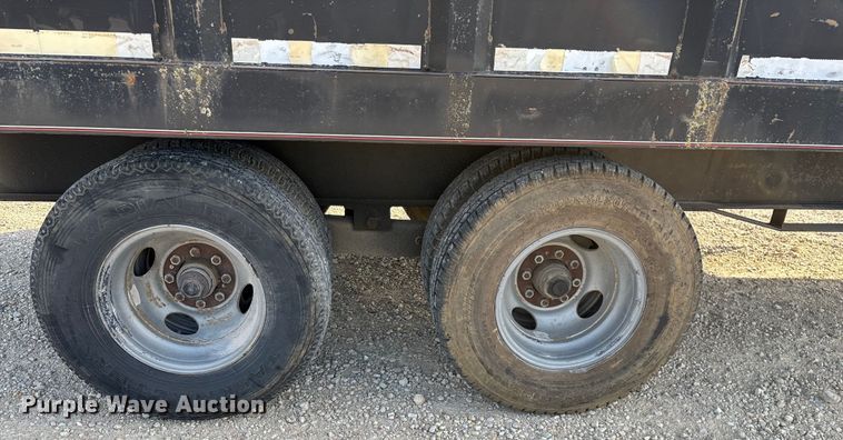 image for item EN5549 2004 Diamond C  dump trailer