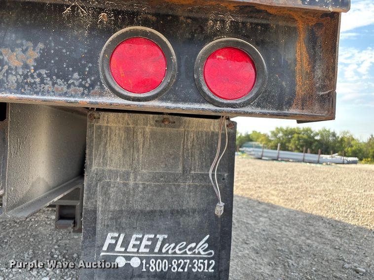 image for item EN5549 2004 Diamond C  dump trailer