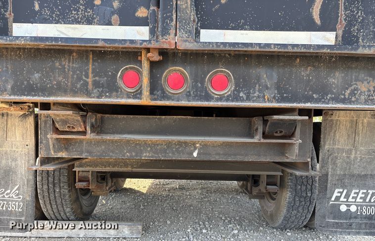 image for item EN5549 2004 Diamond C  dump trailer