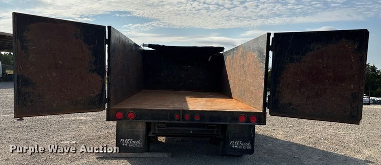 image for item EN5549 2004 Diamond C  dump trailer