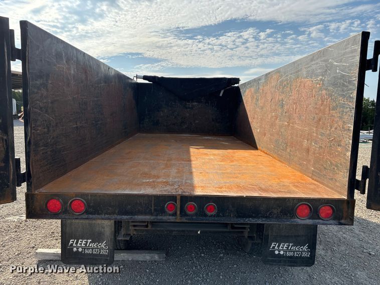 image for item EN5549 2004 Diamond C  dump trailer