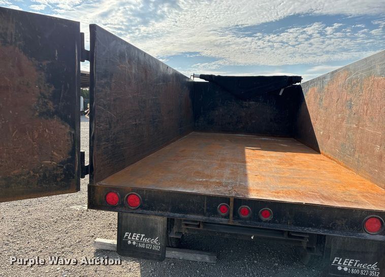 image for item EN5549 2004 Diamond C  dump trailer