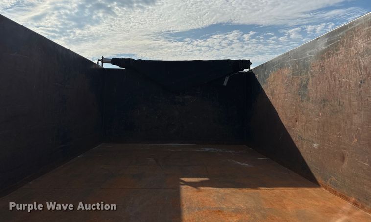 image for item EN5549 2004 Diamond C  dump trailer