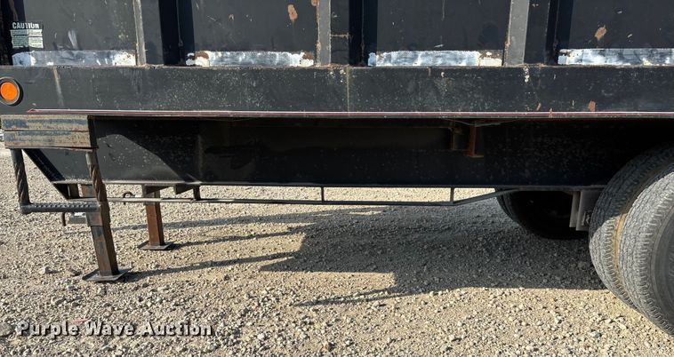 image for item EN5549 2004 Diamond C  dump trailer