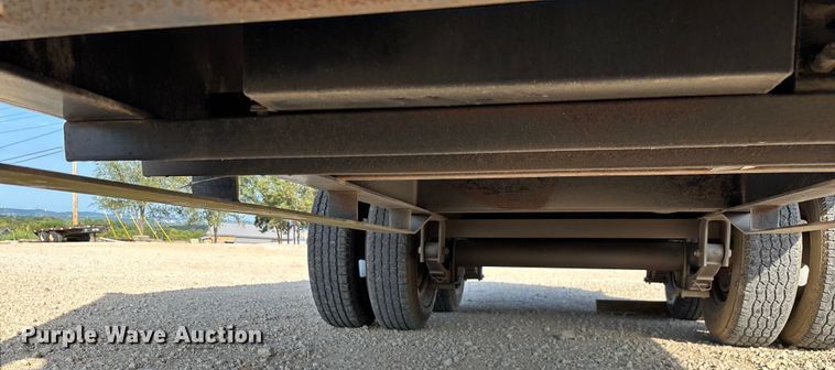 image for item EN5549 2004 Diamond C  dump trailer